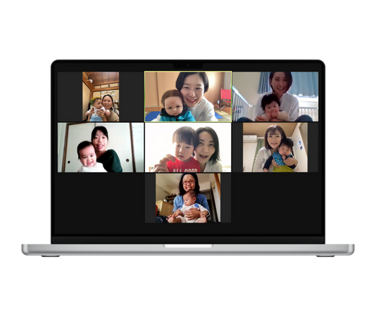 オンライン産後ヨガをする院長と参加者の親子